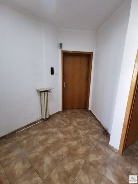 Romana- Lascar Catargiu- Apartament 4 camere stradal