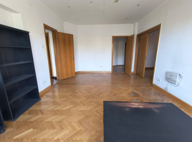 Romana- Lascar Catargiu- Apartament 4 camere stradal