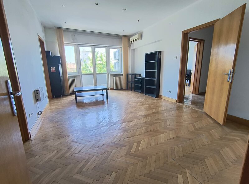 Romana- Lascar Catargiu- Apartament 4 camere stradal